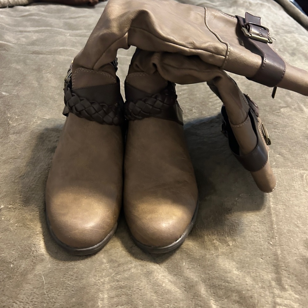 Women’s dress boots